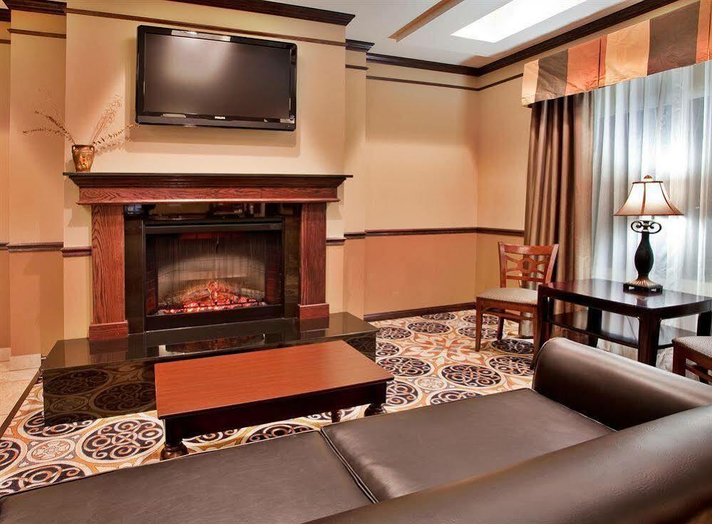 Holiday Inn Express Hotel & Suites Sedalia By Ihg Exterior foto